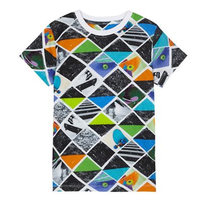Boys' multi-coloured triangle skate print t-shirt
